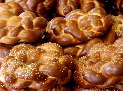 לחם משנה בשבת - איזה לחם צריך לקחת? ומאיזה מהם לאכול?